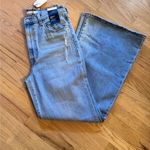 Levi’s Ribcage Bell 
NWT